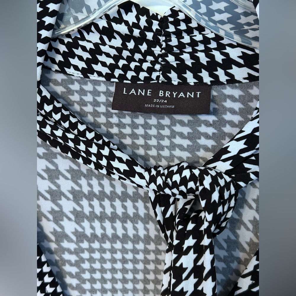 Lane Bryant swing tie-neck top, size 22/24 - Picture 5 of 8